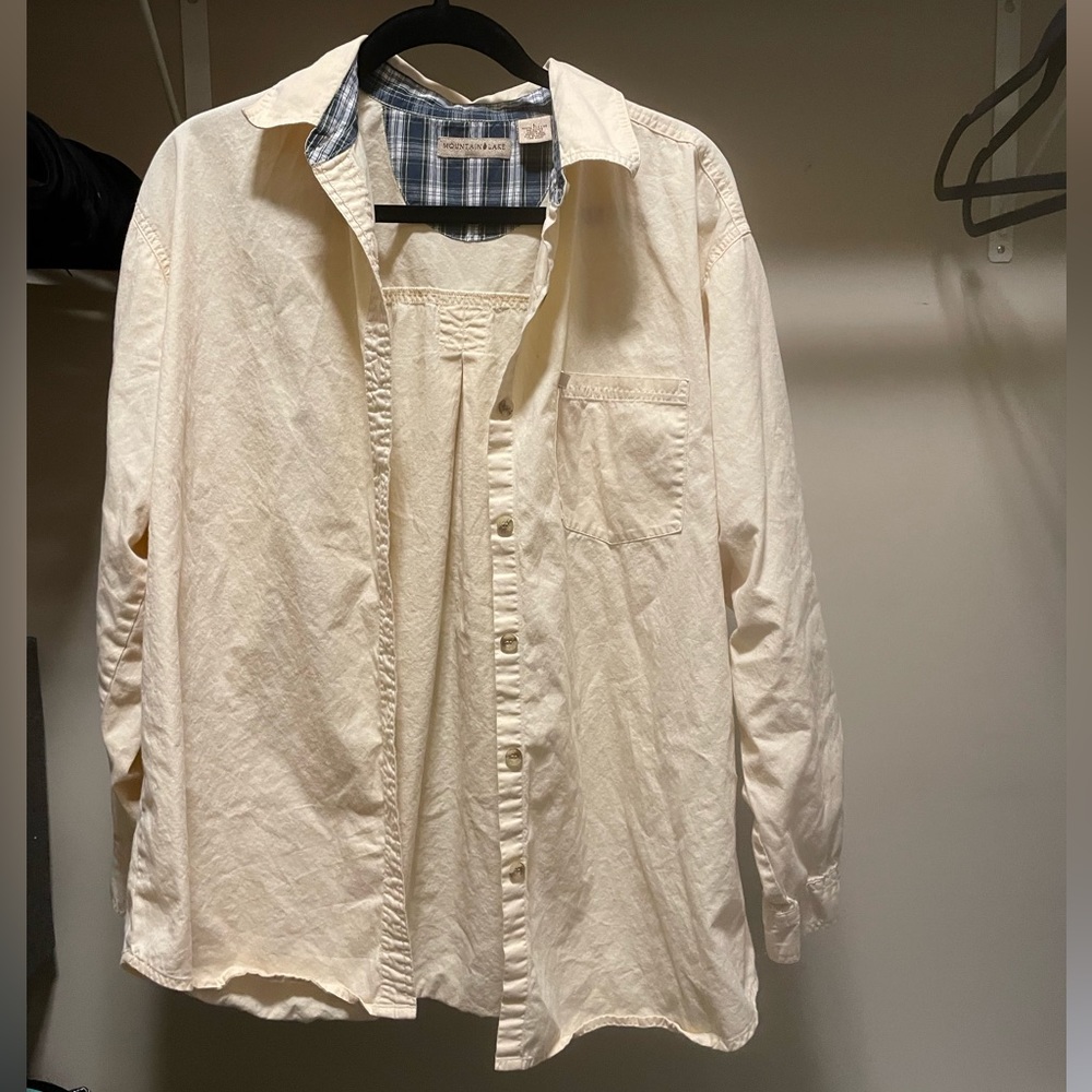 Mountain lake long sleeve button down shirt size L